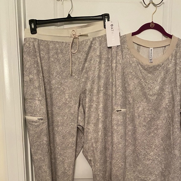 Brand NEW…Athleta Athleisure zephyr pants size 24… Very baggy! - Picture 1 of 7